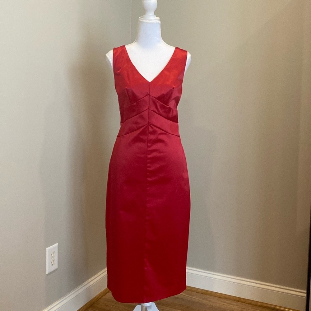 Elegant Red Satin Sleeveless Dress​